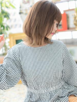 くせ毛風透け感外ハネミディ大人ハイライト　小顔補正立体カット