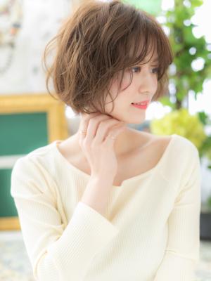 外国人風バレイヤージュ小顔ゆるふわ大人ボブ　ハイライトカラー