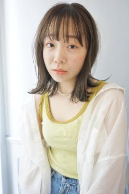 ミディアムレイヤー　くびれヘア　小顔
