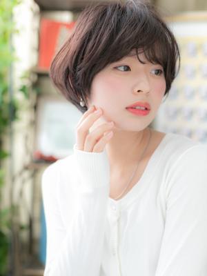 大人かわいいくせ毛風黒髪小顔マッシュヘア　ニュアンスカラー