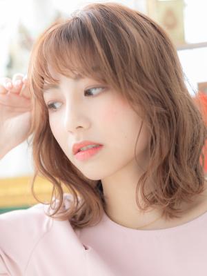 大人かわいいピンクブラウン小顔くびれミディ　ハイライトカラー