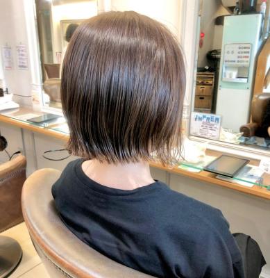 切りっぱなしボブ　ライトベージュ　アッシュ