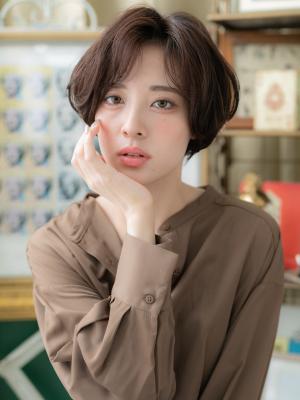バレイヤージュで大人かわいいマッシュボブ モノトーングレージ バレイヤージュで大人かわいいマッシュボブ モノトーングレージ