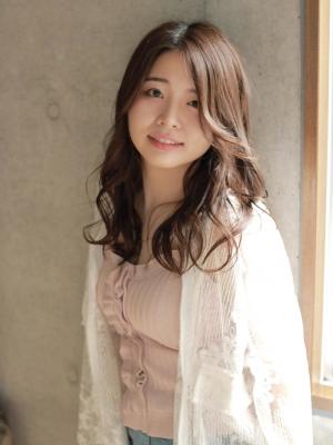 大人っぽかわいいミディアムウェーブ 大人っぽかわいいミディアムウェーブのイメージ画像