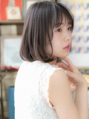 透け感グレージュツヤ髪前下がり小顔ミニボブ　ロブヘア