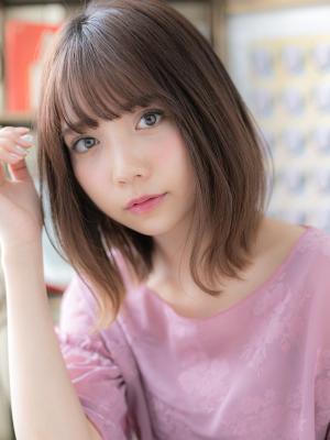 シースルーバング大人ハイライト外ハネミディ　アッシュピンク