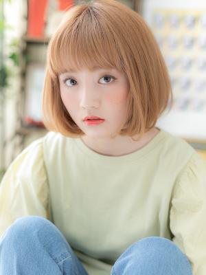 韓国風ハイトーンカラー前下がり小顔ミニボブ　マロンベージュ