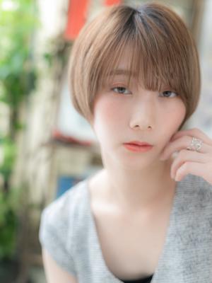大人ハイライト透け感斜めバングマッシュボブ　ミントアッシュ