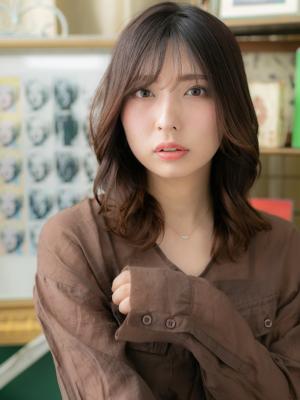 透け感センターパート外国人風大人ハイライト こなれヘア 透け感センターパート外国人風大人ハイライト こなれヘア