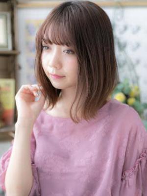 シースルーバング大人ハイライト外ハネミディ　ニュアンスカラー