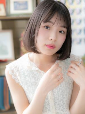 透明感グレージュツヤ髪前下がり小顔ミニボブ 　チャコールグレ