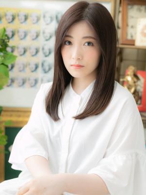 大人かわいいセンターパートバレイヤージュ チャコールグレー 大人かわいいセンターパートバレイヤージュ チャコールグレー