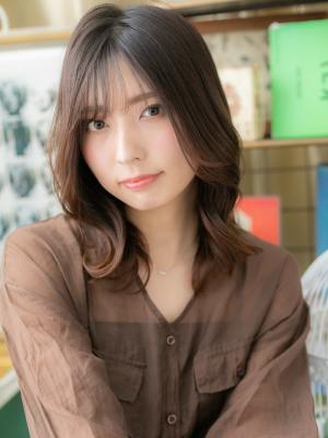 透け感センターパート外国人風大人ハイライト　シースルーバング