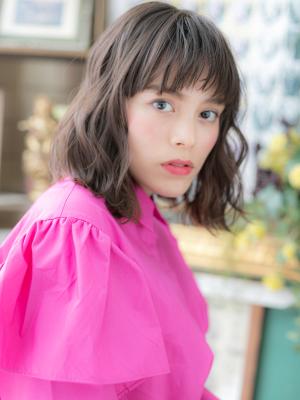 黒髪シースルーバングくせ毛風エアリーミディ　黒髪アッシュ