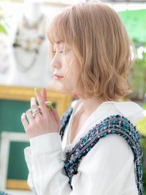韓国風大人ハイライト透け感外ハネカールボブ　ボブショート