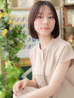 黒髪くすみカラーセンターパート小顔大人ボブ　ボブショート