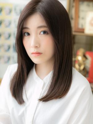 大人かわいいセンターパートバレイヤージュ　かきあげバング