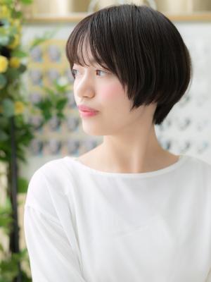 シースルーバング黒髪丸みショート大人ボブ　黒髪アッシュ