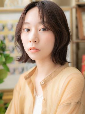 かきあげ前髪大人かわいい小顔くびれショート　チャコールグレー