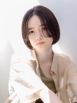 センターパート小顔ボブ