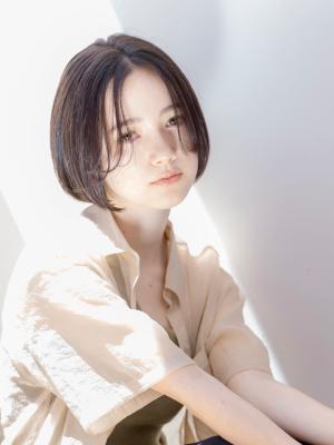 センターパート小顔ボブ
