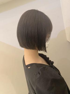 切りっぱなしボブ　ボブヘア　ナチュラルストレート