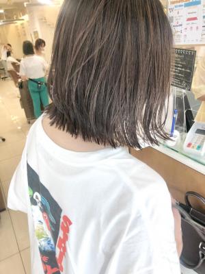切りっぱなし　レイヤー　アッシュブラウン【横浜】