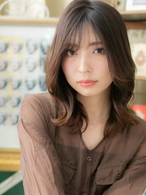透け感センターパート外国人風大人ハイライト　シースルー前髪