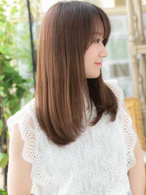 斜めバングが大人かわいい小顔ロングレイヤー　メルトカラー