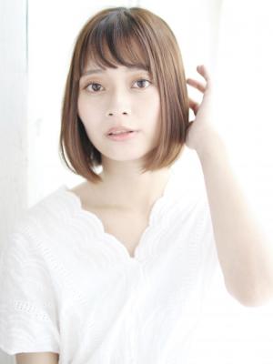 透け感バングのツヤボブスタイル
