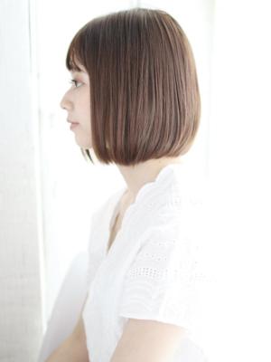 透け感バングのツヤボブスタイル