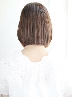 透け感バングのツヤボブスタイル
