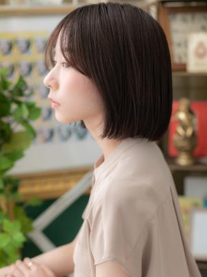 黒髪くすみカラーセンターパート小顔大人ボブ　グレイアッシュ