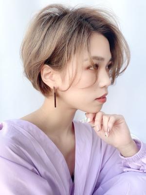  大人可愛い小顔ナチュラル前下がり丸みショートボブ