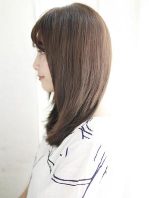 大人可愛い内巻きレイヤースタイル