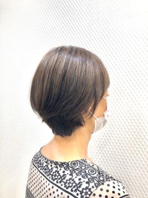 小顔/ショート/耳掛け/アッシュベージュ/丸み/30代40代 小顔/ショート/耳掛け/アッシュベージュ/丸み/30代40代