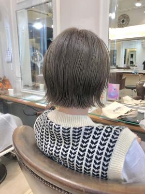 切りっぱなしボブ　ブリーチ無しベージュカラー　横浜