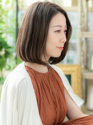 モノトーングレージュ黒髪小顔前下がりボブ　マロンベージュ　