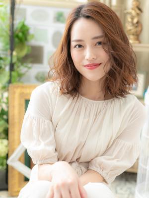 韓国風アシンメトリー抜け感エアリーミディ　鎖骨ミディアム