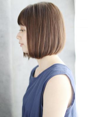 透け感バングのツヤボブスタイル
