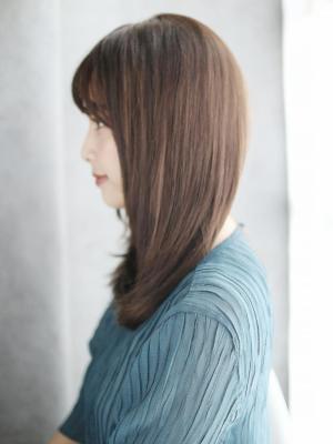 大人可愛い内巻きレイヤースタイル