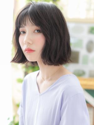 バレイヤージュ大人かわいいくせ毛風小顔ボブ　アンニュイヘア