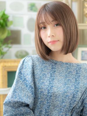 大人かわいいインナーカラー小顔前下がりボブ　透けバング