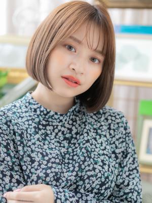 暖色系カラー透けバング前下がりぷつっとボブ ぶつ切りボブ 暖色系カラー透けバング前下がりぷつっとボブ ぶつ切りボブ