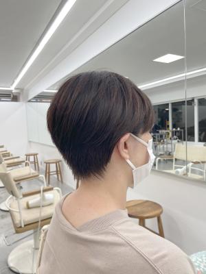 耳かけ前下がりショート