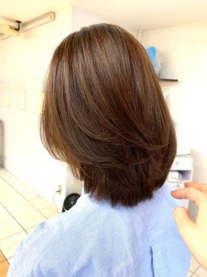 前上がり/レイヤーカット/アッシュベージュ/小顔/30代40 前上がり/レイヤーカット/アッシュベージュ/小顔/30代40