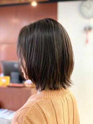 アッシュベージュ/外ハネ/小顔/30代40代/レイヤーカット アッシュベージュ/外ハネ/小顔/30代40代/レイヤーカット