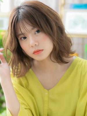 センターパート流れるレイヤーアンニュイヘア 抜け感ヘア センターパート流れるレイヤーアンニュイヘア 抜け感ヘア