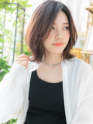 大人かっこいいアシンメトリーミディアムボブ　大人ボブパーマ
