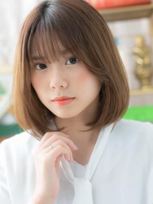 大人かわいいインナーカラー韓国風小顔ボブ　ぶつ切りボブ